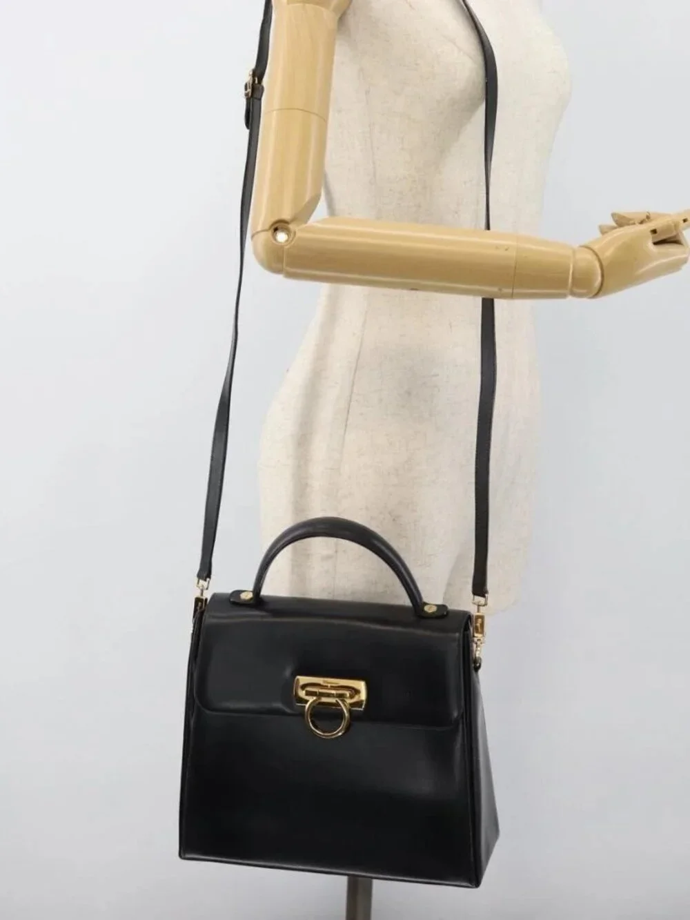 Salvatore Ferragamo Gancini Hand Bag Leather 2way Black Gold Auth 186374
